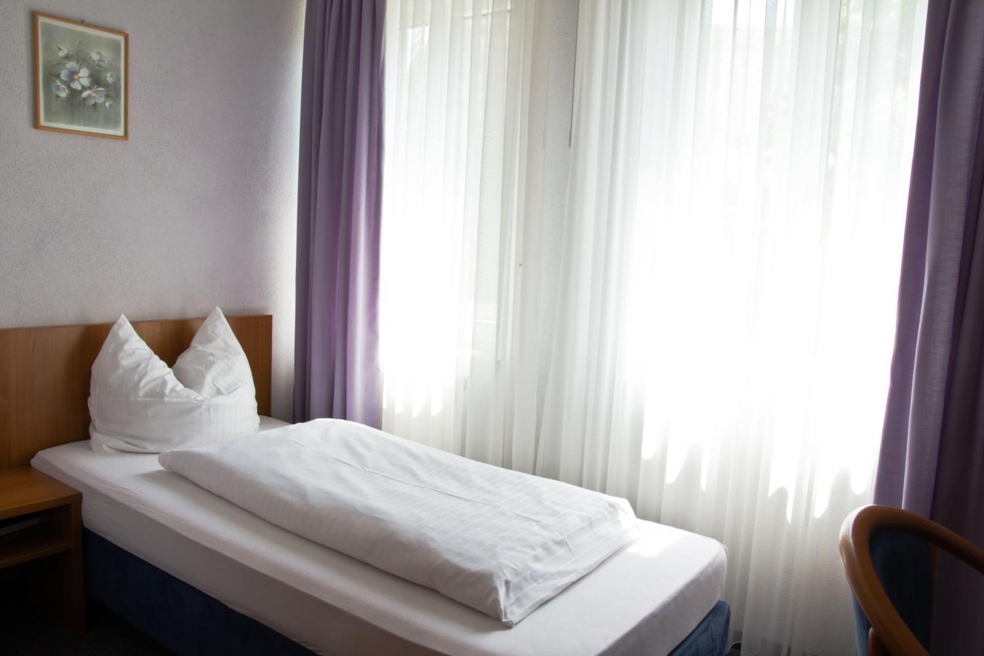 Gaestehaus Zur Kurve Zirndorf Rum bild