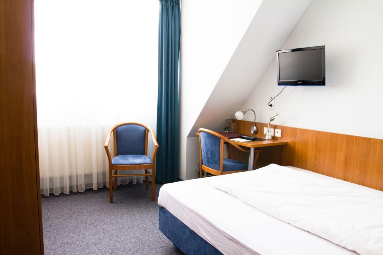 Gaestehaus Zur Kurve Zirndorf Exteriör bild